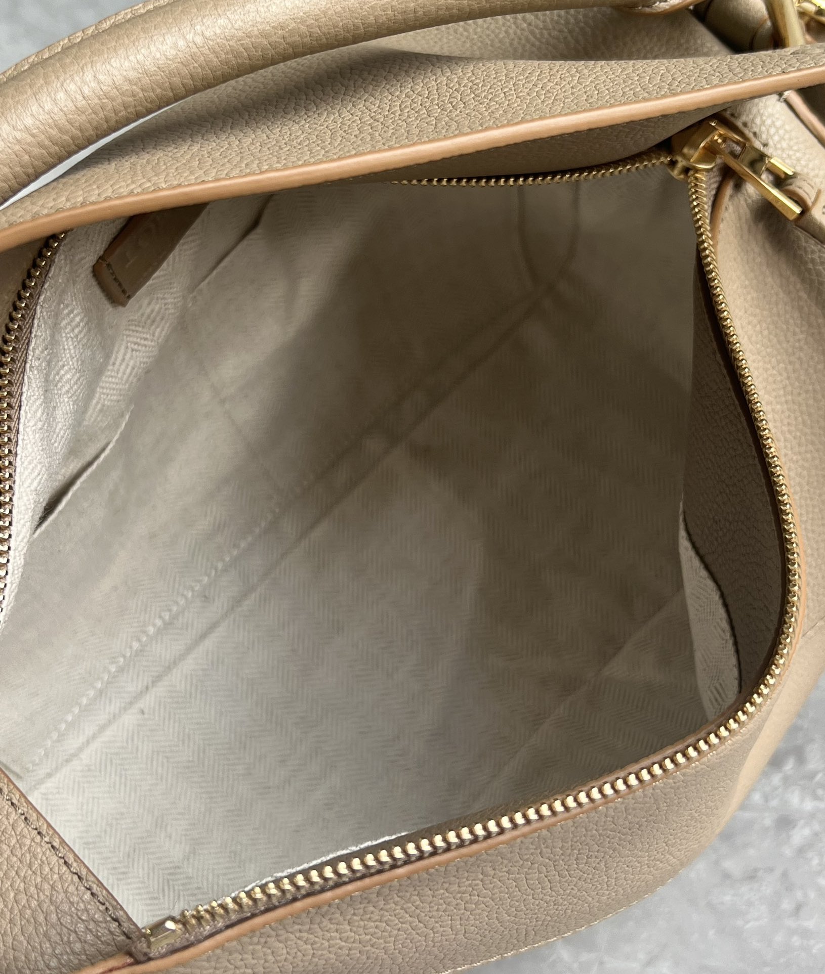 Loewe Medium Puzzle Bag in Soft Grained Calfskin Sand